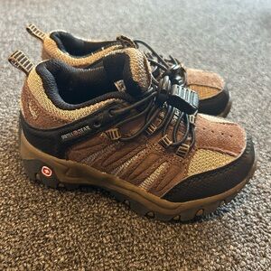 SwissGear Brown and Black Outdoor Shoes